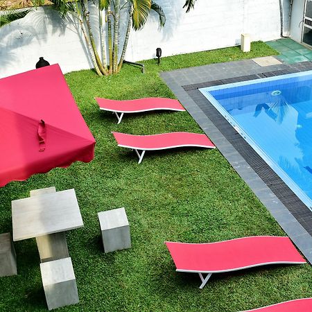 Sky Transit Hotel كاتوناياكى المظهر الخارجي الصورة